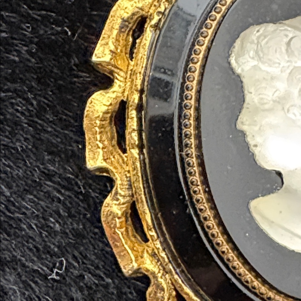 Cameo necklace - Picture 4 of 8